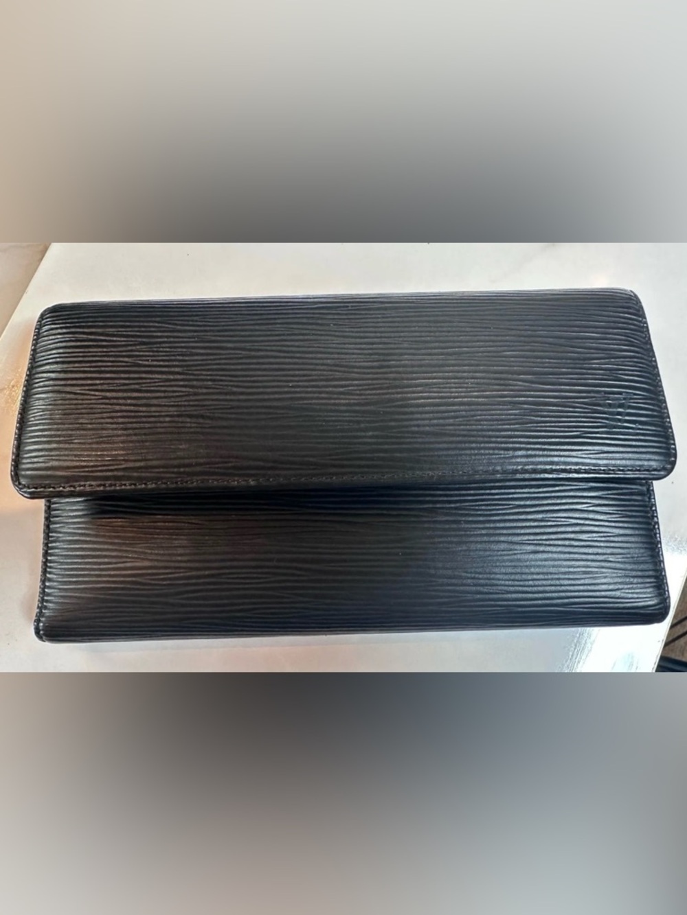 Auth Louis Vuitton Epi Sarah
Black Wallet